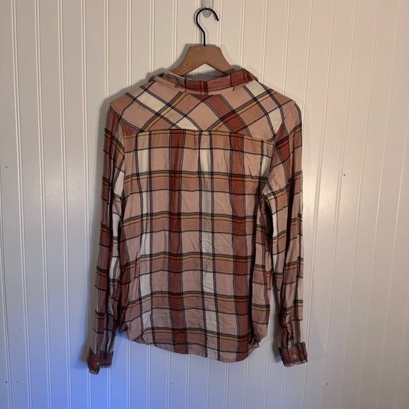 Universal Thread Plaid Lightweight Button Down Long Sleeve Size Medium - Picture 6 of 10